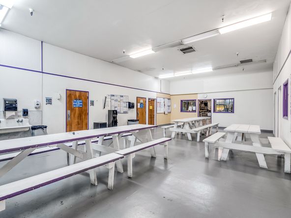±86,000 SF High Exposure Industrial Building on 2.42 Acres : 661 L St, Sanger, CA 93657